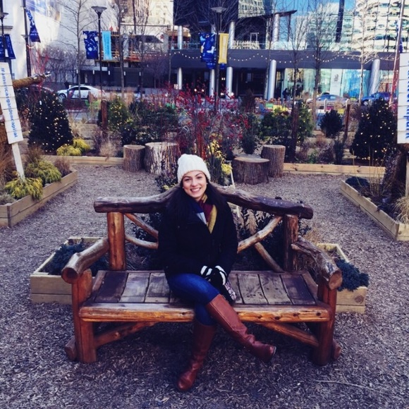 Meet your Posher, Daniela - Picture 1 of 1